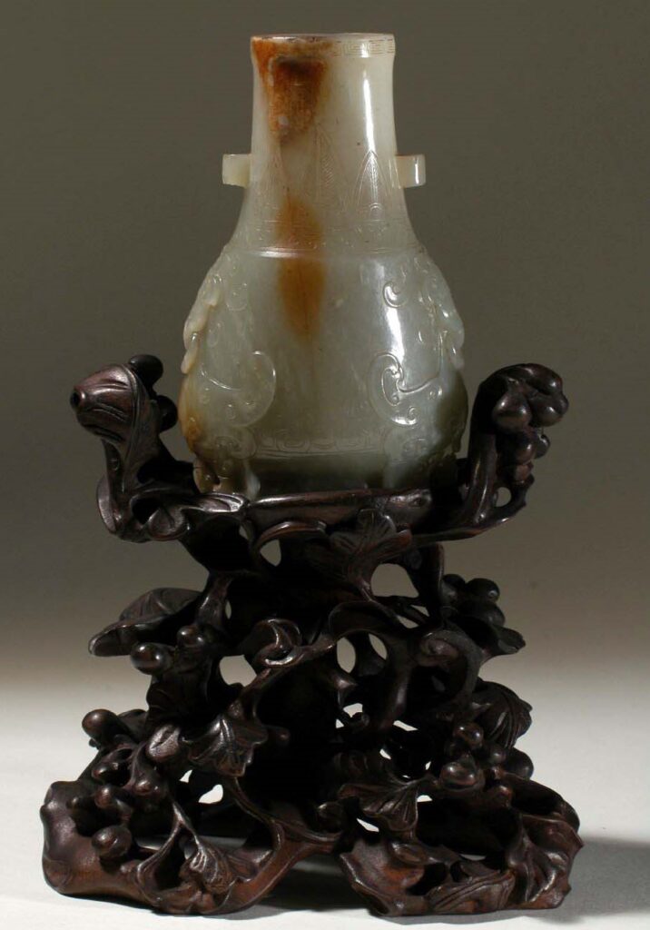 Vaso con supporto, Cina, XVII-XIX secolo.