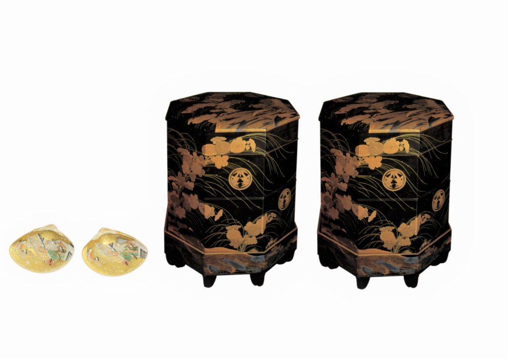 Contenitori in lacca (kaioke) per il gioco del kai awase, Giappone, periodo Edo.