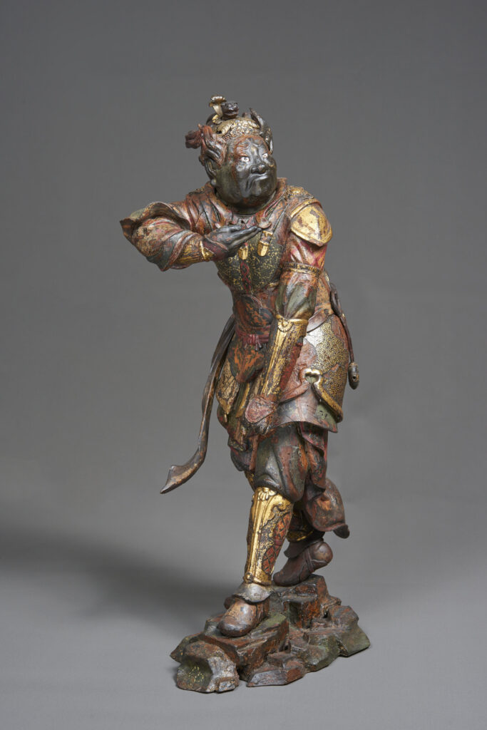 Guardiano del Buddha Nyorai: scultura lignea policroma del periodo Kamakura (1185–1333).
