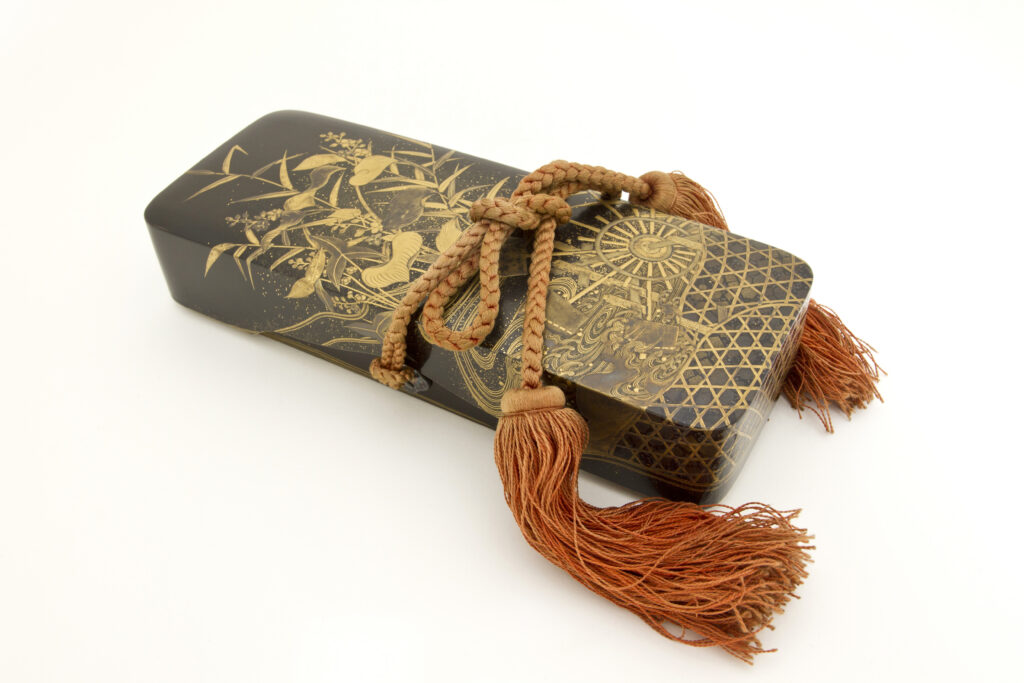 Fubako: contenitore in makie per lettere e documenti.