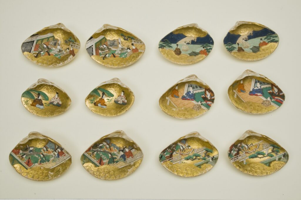 Conchiglie dipinte per il gioco del kai awase (gusci decorati).