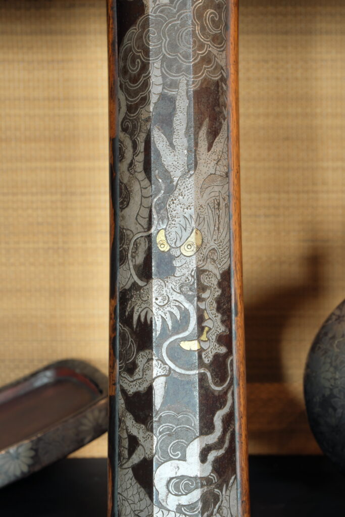 Fucile decorato: particolare della decorazione.