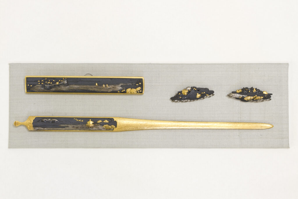 Kozuka, menuki e kōgai: accessori per la spada giapponese.