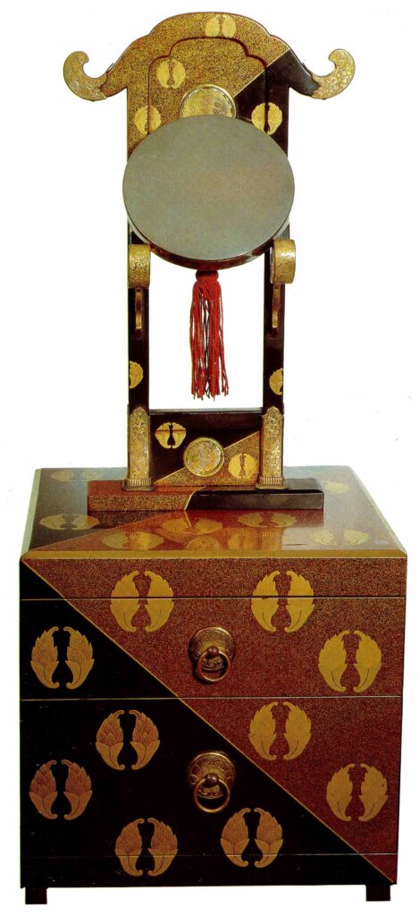 Kyōdai della famiglia Tachibana: mobiletto da toletta, Giappone, XVII-XVIII secolo.