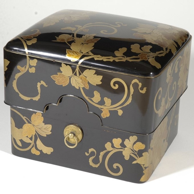 Kushibako: scatola per pettini, Giappone, XIX secolo.