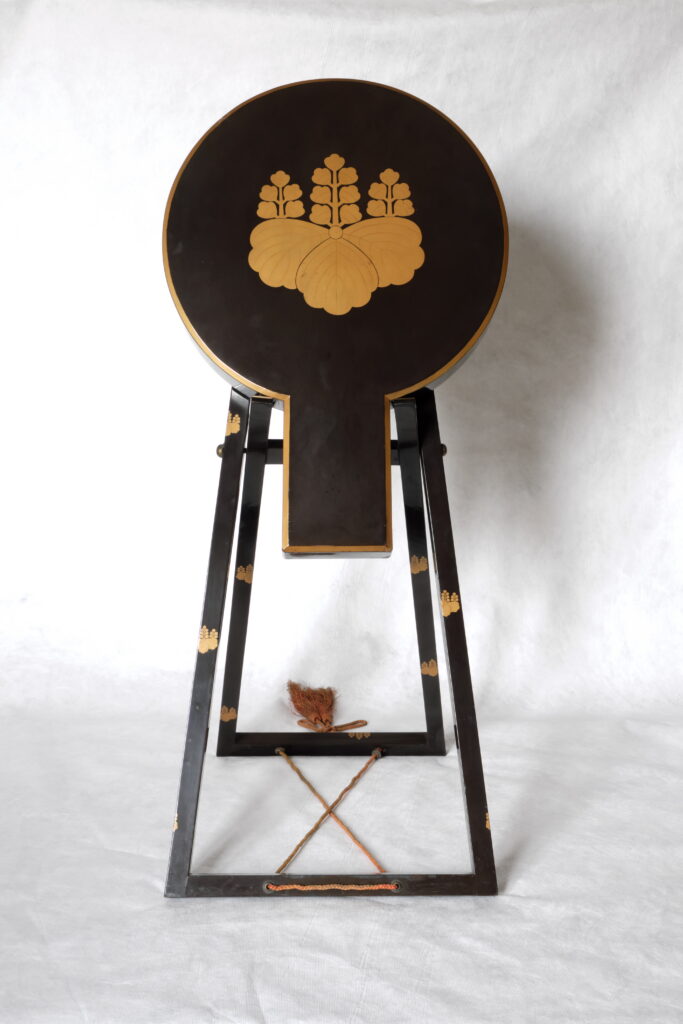 Kagamibako: custodia per specchio in lacca, Giappone, XVIII secolo.