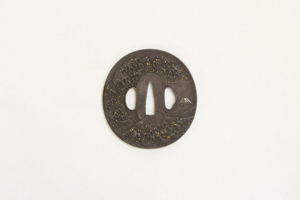 Tsuba (elsa/guardia della spada giapponese), dettaglio dell’oggetto.