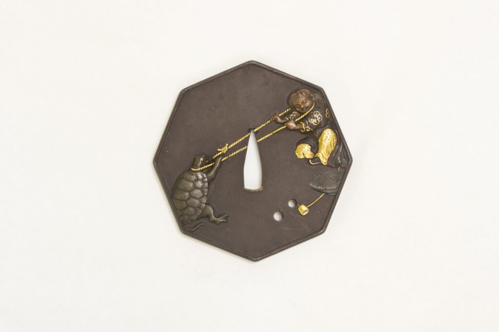 Tsuba (elsa/guardia della spada giapponese), vista d’insieme.