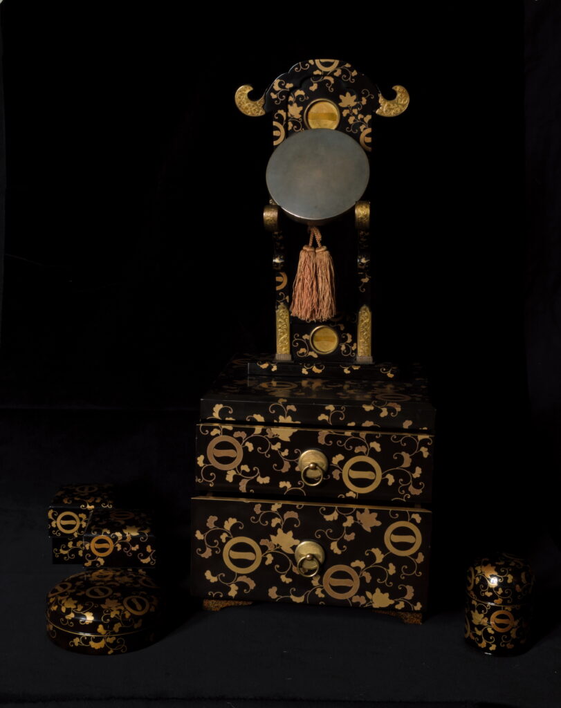 Kyōdai con scatole da make-up, Giappone, XVII-XIX secolo.