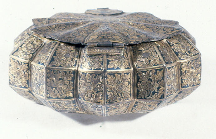 Scatola per il betel, Thailandia, XIX secolo.